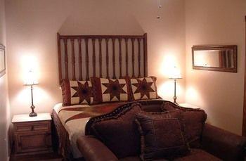 Lazy T Bed And Breakfast Фредеріксбург Екстер'єр фото