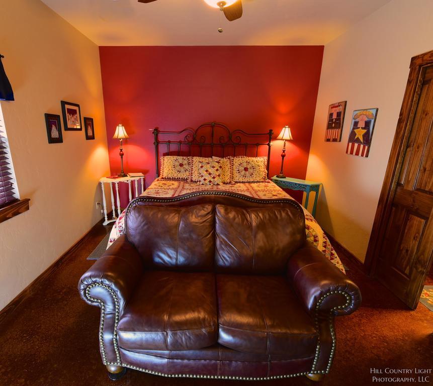 Lazy T Bed And Breakfast Фредеріксбург Екстер'єр фото